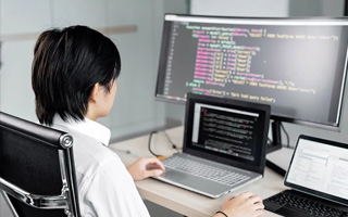 启东 api php源码,下载的php源码怎么运行呢？